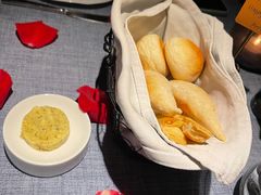 -弦月窗LUNETTE BY AMANDA(复兴路店)