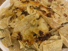 炝豆皮-三鞭一花·独一处·元英砂锅(海光寺店)