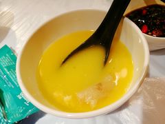 浓厚原只鸡煲花胶汤-鲜入围煮花胶鸡海鲜火锅