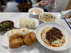 -李与白包子铺(桐梓林店)