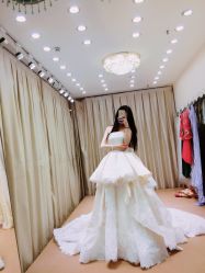 -觅白婚纱礼服馆