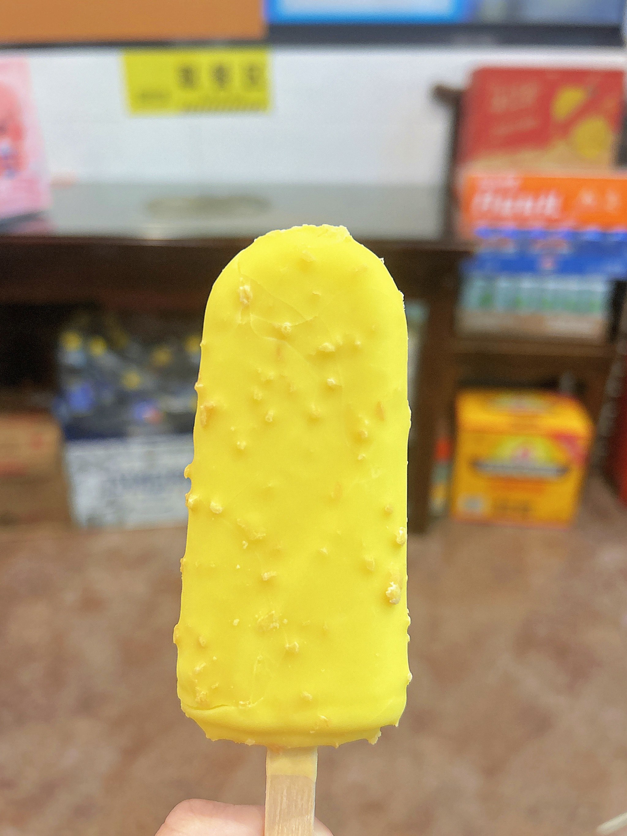 光明还有香蕉口味的脆皮雪糕 香蕉味还挺浓郁丫