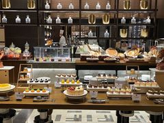 面包甜点陈列柜-康莱德酒店·美庭自助餐厅