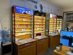 -优医视平价眼镜蔡司依视路折扣工厂店(十里堡店)
