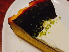 巴斯克芝士-black rainbow coffee