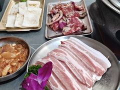 -围炉肉舍•炭烤活鳗•丹东海鲜烤肉(步行街店)