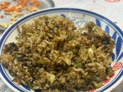 酸菜牛肉炒米饭-叁宝烤肉• 西安烧烤(太乙路店)
