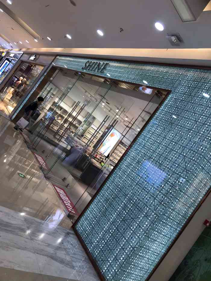 萱子饰品(万达店)-"萱子饰品这家店位于万达二楼,店里的饰品.