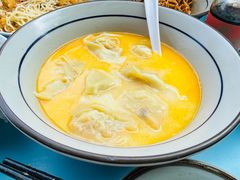 蟹黄鱼馄饨-蟹黄鱼·楼上面馆(外滩中央旗舰店)
