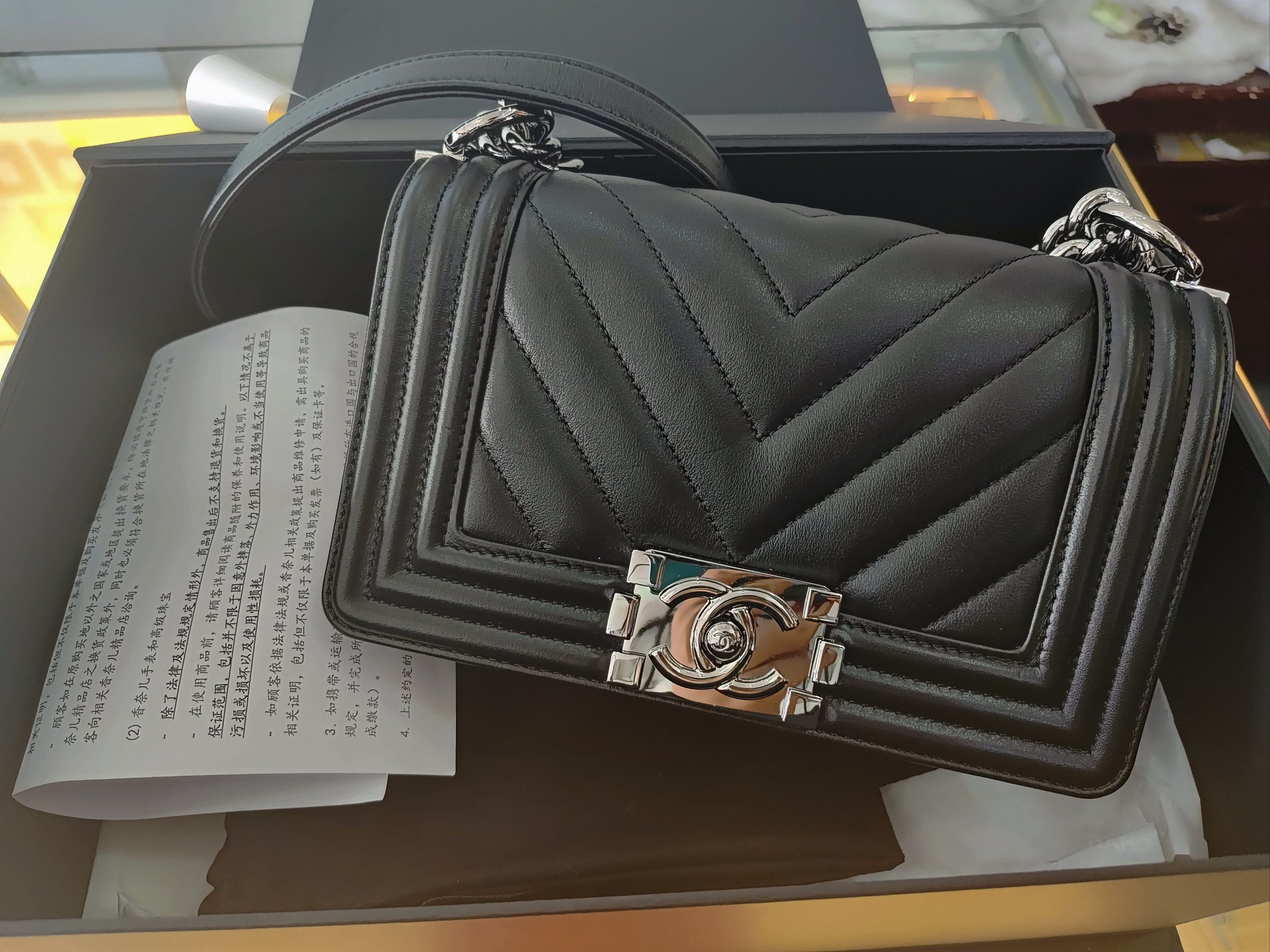 分享下刚入手的香奈儿黑银leboy包包
