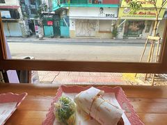 -Bánh Mì Huynh Hoa