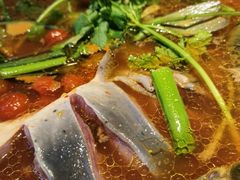 -野山舂·贵州现舂酸汤火锅(鸿通城店)