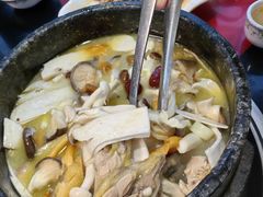 -南渝食府.墨脱石锅松茸鸡