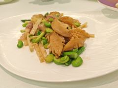 -园中园美食城