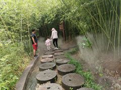 -雪山彩虹谷景区