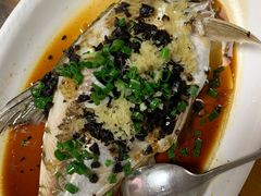 蒸边鱼-菠菜美食