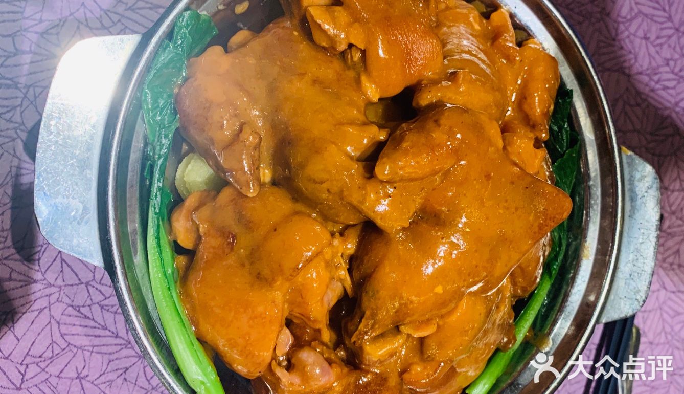 三杯鸡比较入味，藤椒鱼味道也不错