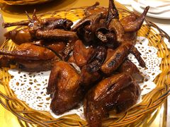 招牌红烧乳鸽-百年恒益烧腊海鲜酒家·非遗传承(广州黄埔店)