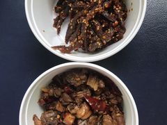 -鑫记婆婆兔·成都特产·兔头手撕兔(太古里店)