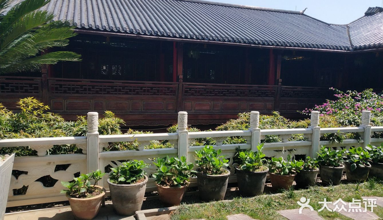 酒店地理位置方便,出门就是洋人街