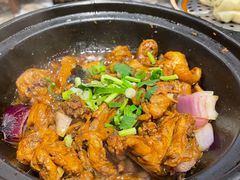 砂锅公鸡煲-破瓦寒窑·地摊烤羊排