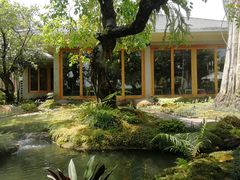 -Chom Cafe and Restaurant