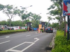 -奕欧来上海购物村停车场