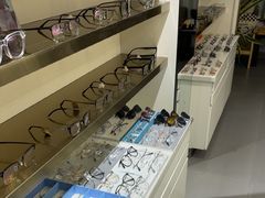 -视野联行眼镜•蔡司•依视路(温江店)