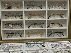 -美式眼镜·授权蔡司.依视路.尼康.豪雅.明月(南翔印象城店)