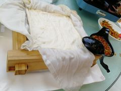 -刘姐啤酒鱼民族演艺餐厅(西街总店)