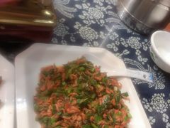 -临江餐馆二楼美食部落