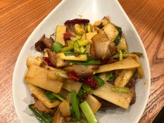 云南腊肉炒香笋-云海肴·汽锅鸡·云南菜(广安门天虹店)