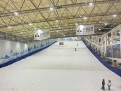 -乔波室内滑雪场