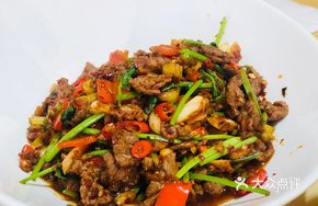 Wrinkled Pepper Stir-Fried Beef