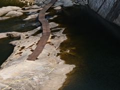 -燕子河大峡谷天坑仙境