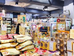 -曼谷四叶草彩妆&纪念品  (chitlom)