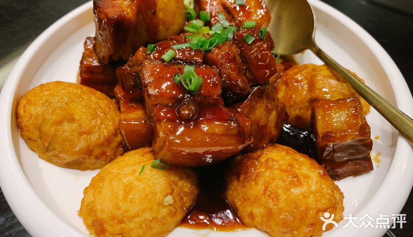 味道都不错,菜品种类很多,就是量有点小