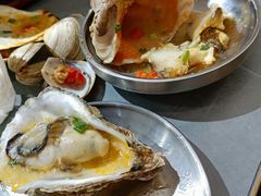 乳山肥生蚝-围炉肉舍•炭烤活鳗•丹东海鲜烤肉(步行街店)