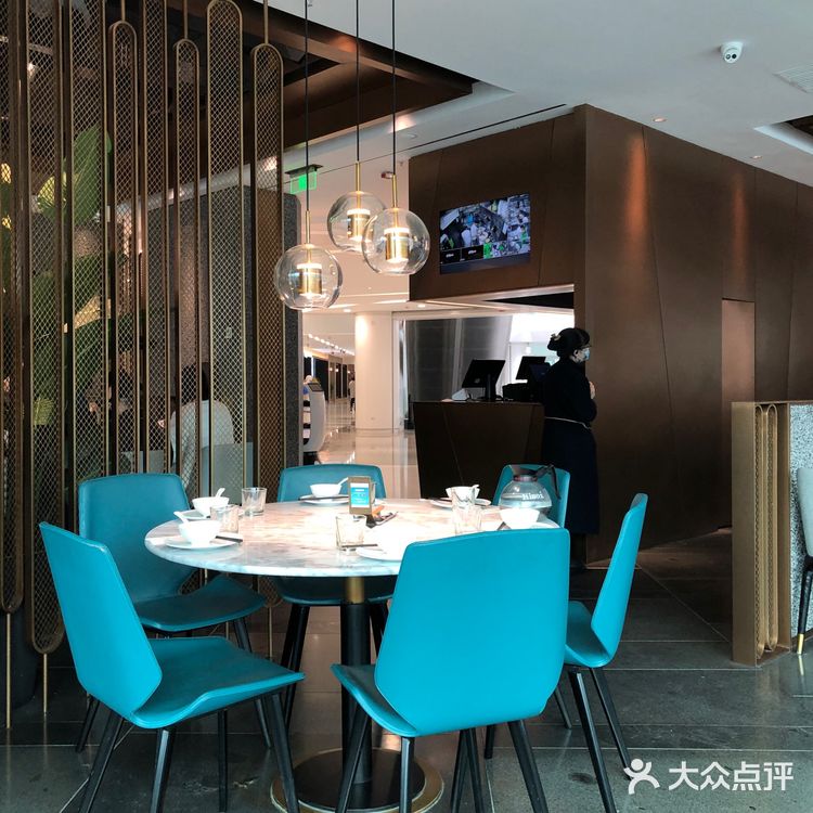 沿窗的座位视野比较开阔