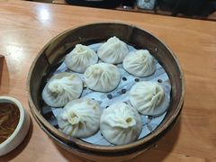 -莱莱小笼·乔艾