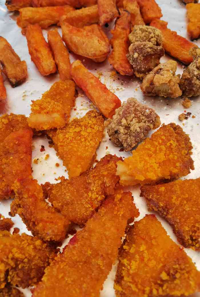 味道单一的地瓜条也惊艳了起来～最爱的当然是梅子粉味鸡排,酸酸甜甜