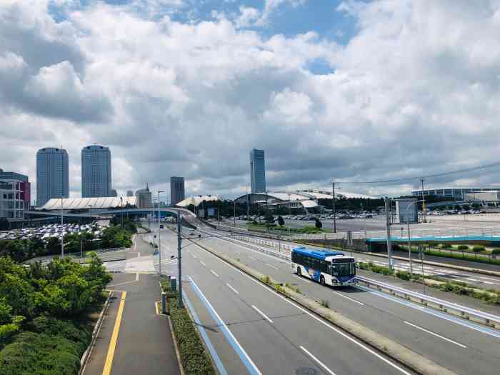 永旺(幕张新都心店)-"超级大的商场,超市里全部都是好吃的,吃货.