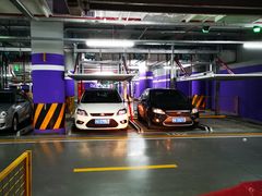 -白玉兰广场停车场