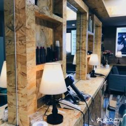 -构想时尚发型会所