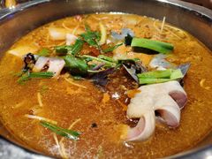 -野山舂·贵州现舂酸汤火锅(鸿通城店)