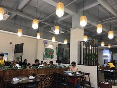 大堂-胡须哥网红竹筒菜