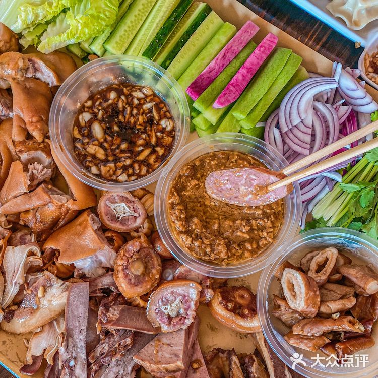 不用飞东北也能吃到正宗的东北卤菜啦🍖