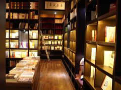 -钟书阁(松江泰晤士小镇店)