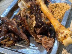 秘制烤羊腿-老舅老蒙肉饼非遗店(一店)