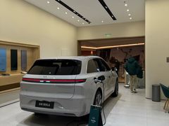 -理想汽车(世纪汇店)